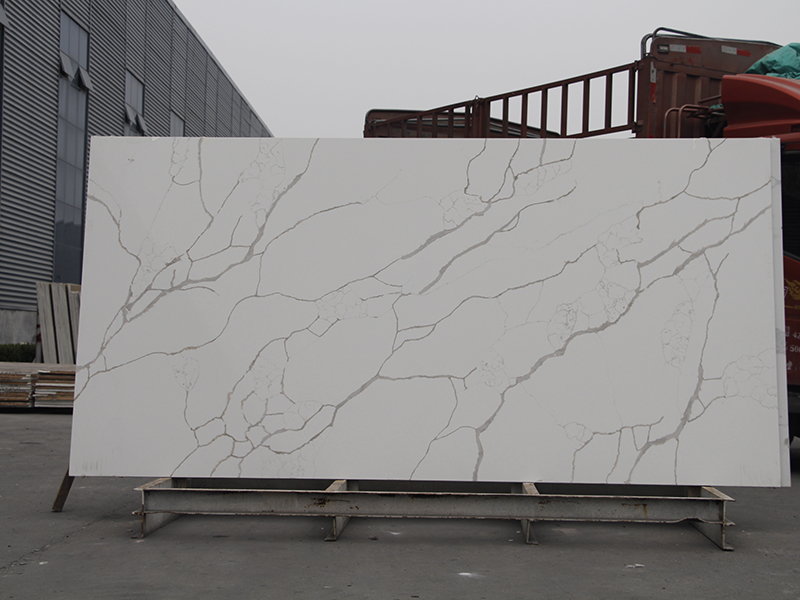 White calacatta quartz slab 