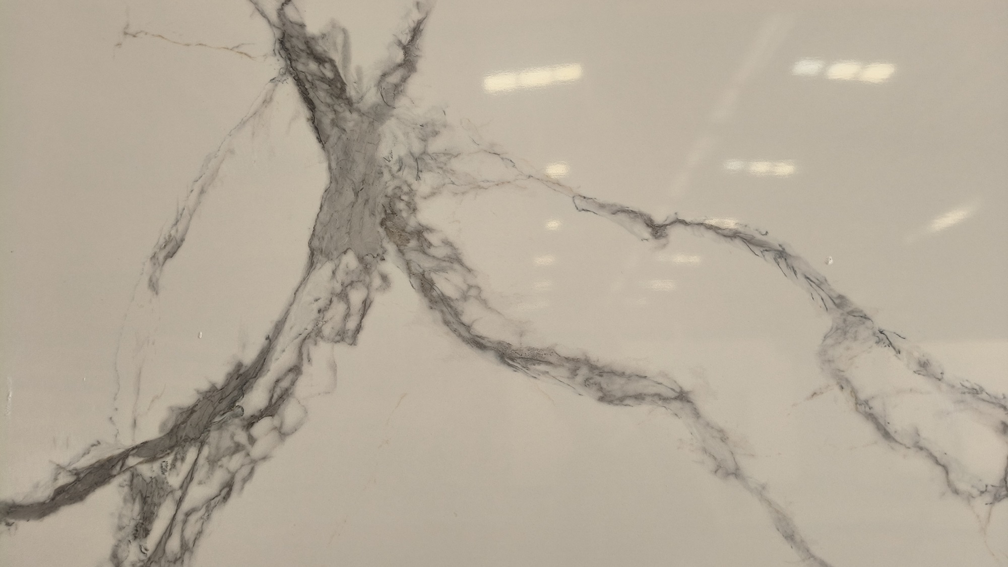 White calacatta printed quartz slab