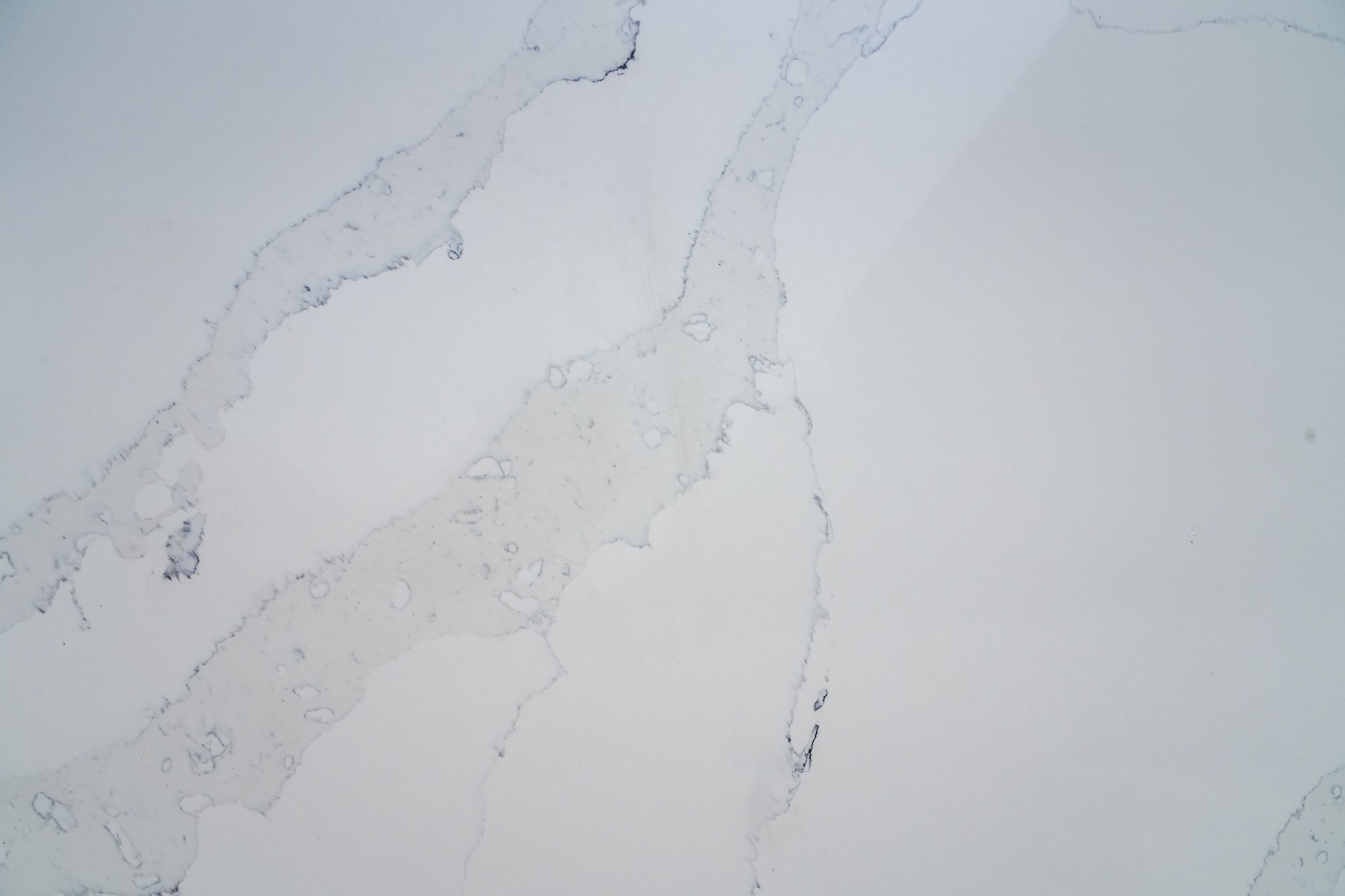 White calacatta quartz with gold veins